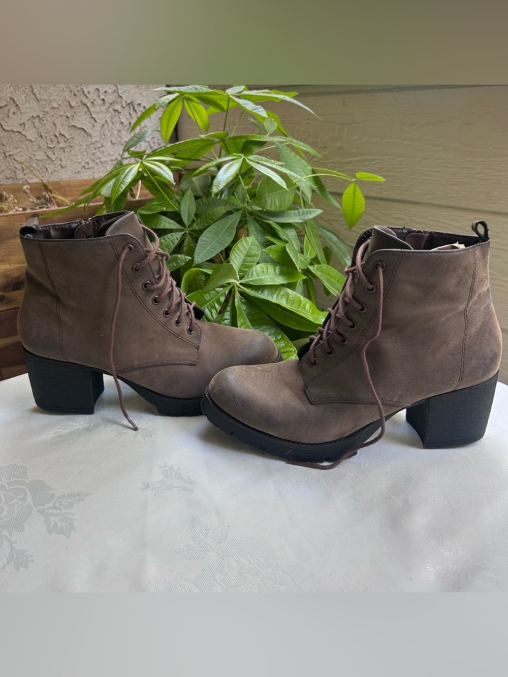 Soda Women Brown Lace Up Ankle Boots Chunky Heel Combat Boot Side Zip size 9